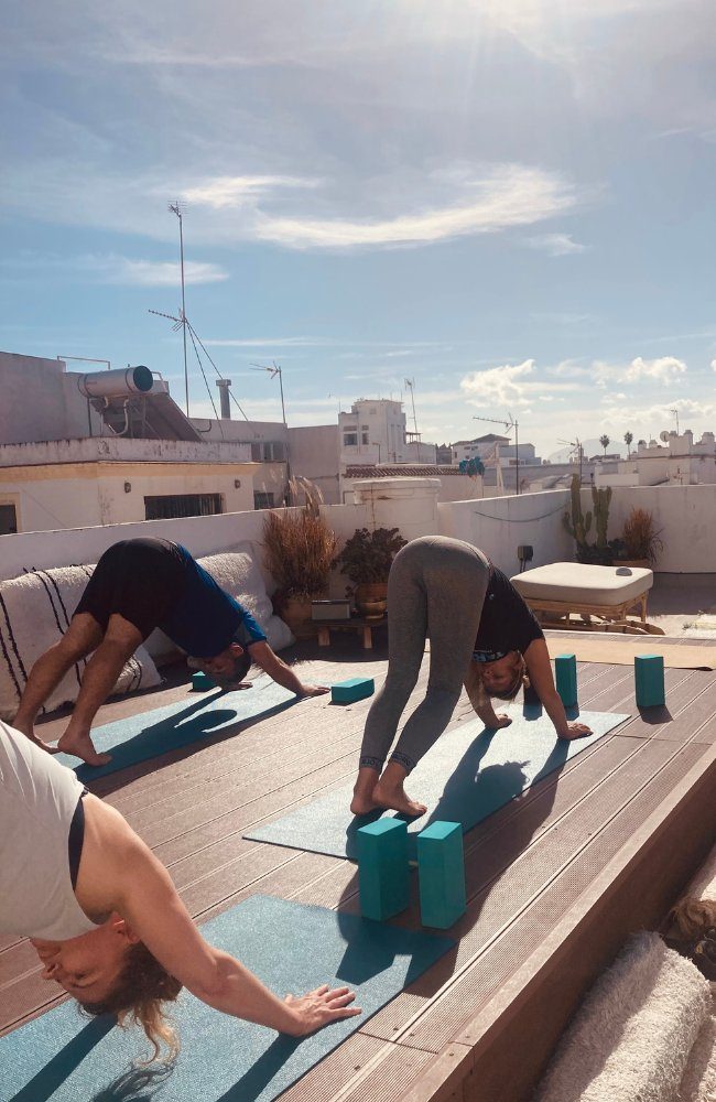 Cours de Yoga sur le Rooftop de Hostel Africa