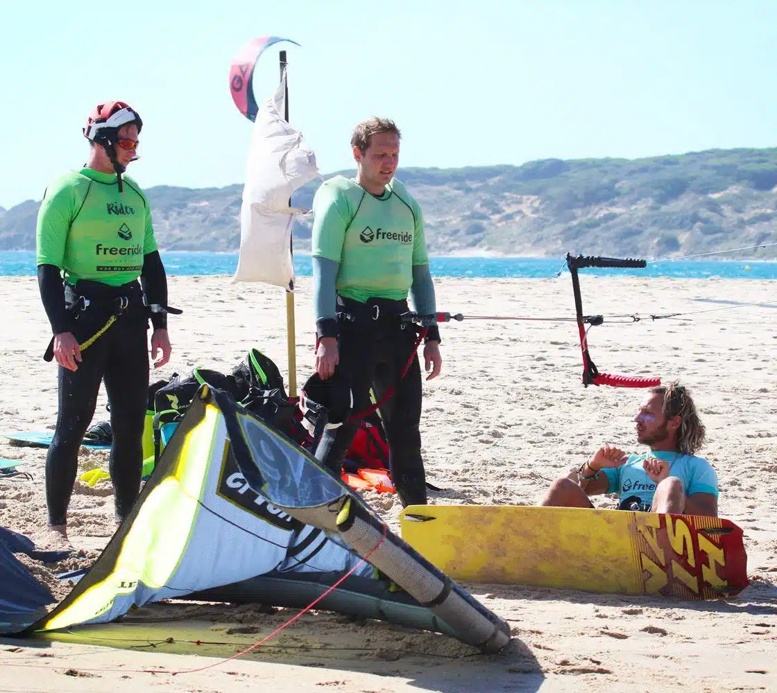 How to waterstart with the board. Kiteboarding lessons in Valdevaqueros beach. Kitespots in spain.