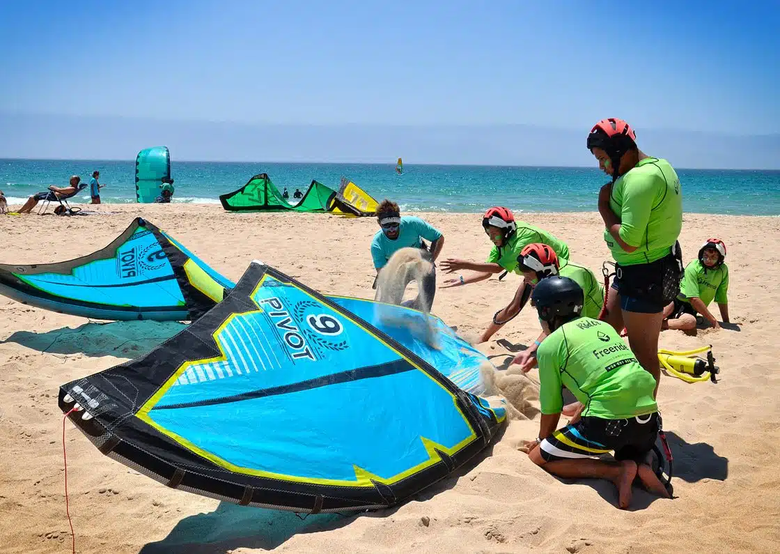 The best practice to adopte for kitesurfer and beginner. Group lessons in Tarifa with Freeride Tarifa.