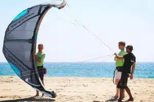 Learn how to launch the kite on the beach