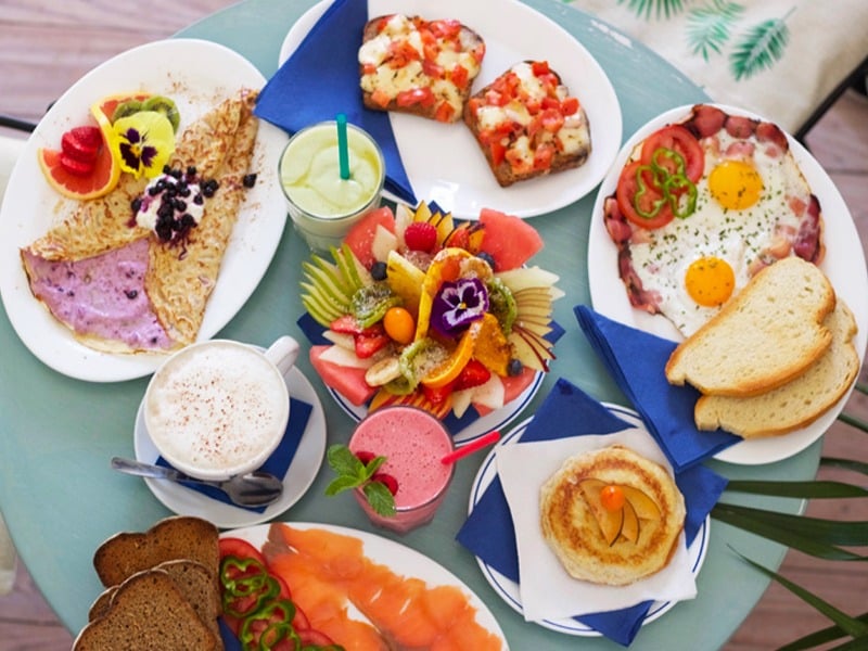 Petit-déjeuner romantique : 10 idées de petit-déjeuner en amoureux - Elle à  Table
