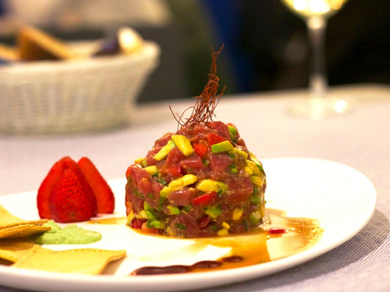 La-Pescaderia-Andalousian-SeaFood-Restaurants-Tarifa-fresh Tuna