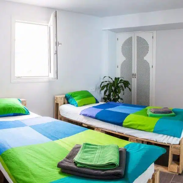 Chambre double avec salle de bain en hostel Tarifa