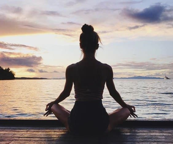 Meditación de atención plena en yoga