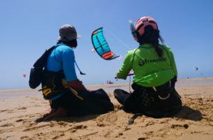 Cours de controle de l'aile sur la plage