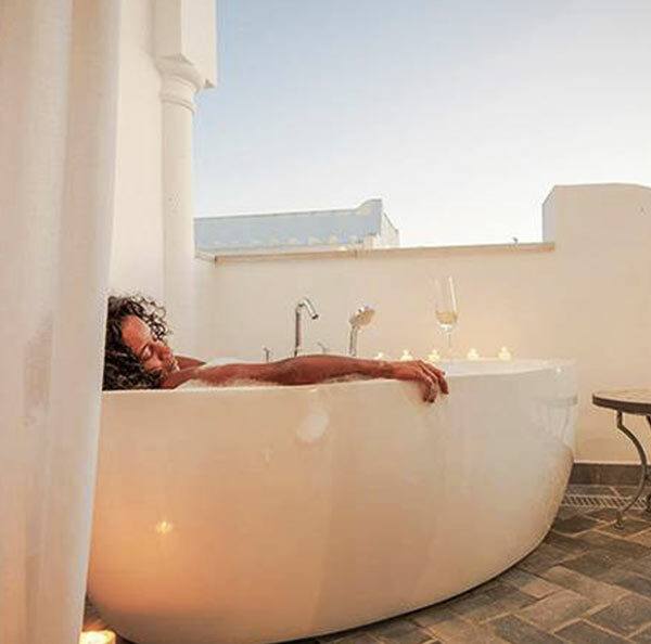 Baño de sol en su teraza Hotel & Spa Residencia Puerto Tarifa