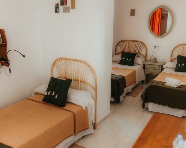 Triple room with private bathroom in hostal Tarifa