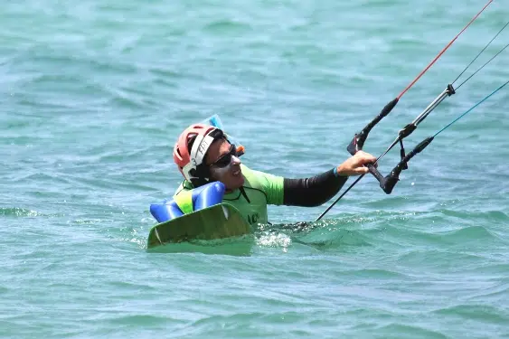 Cursos de kitesurf en Body Drag con la tabla, en las playas de Tarifa