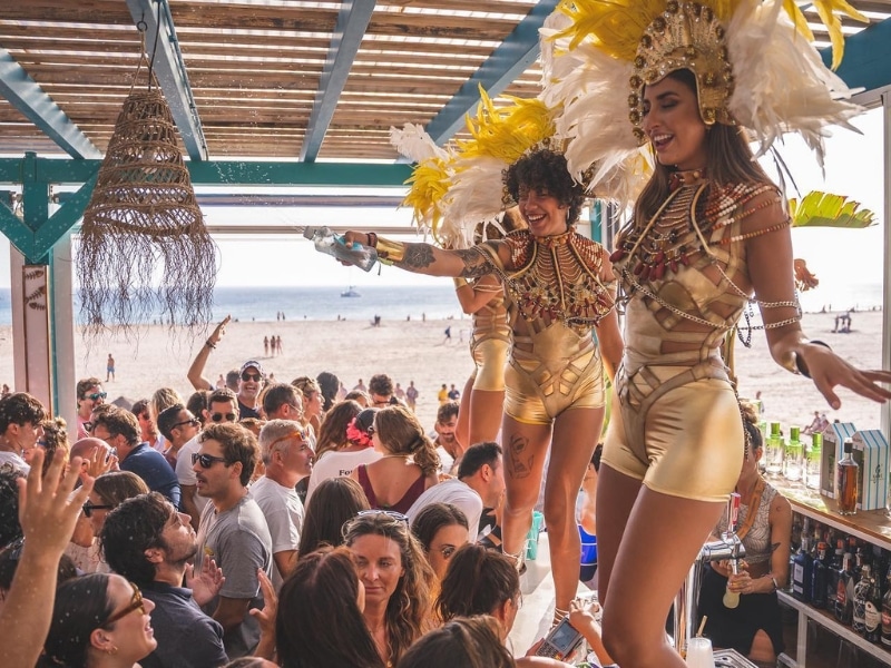 Chiringuito Balneario con Musica en Live, DJ, Conciertos y eventos especiales