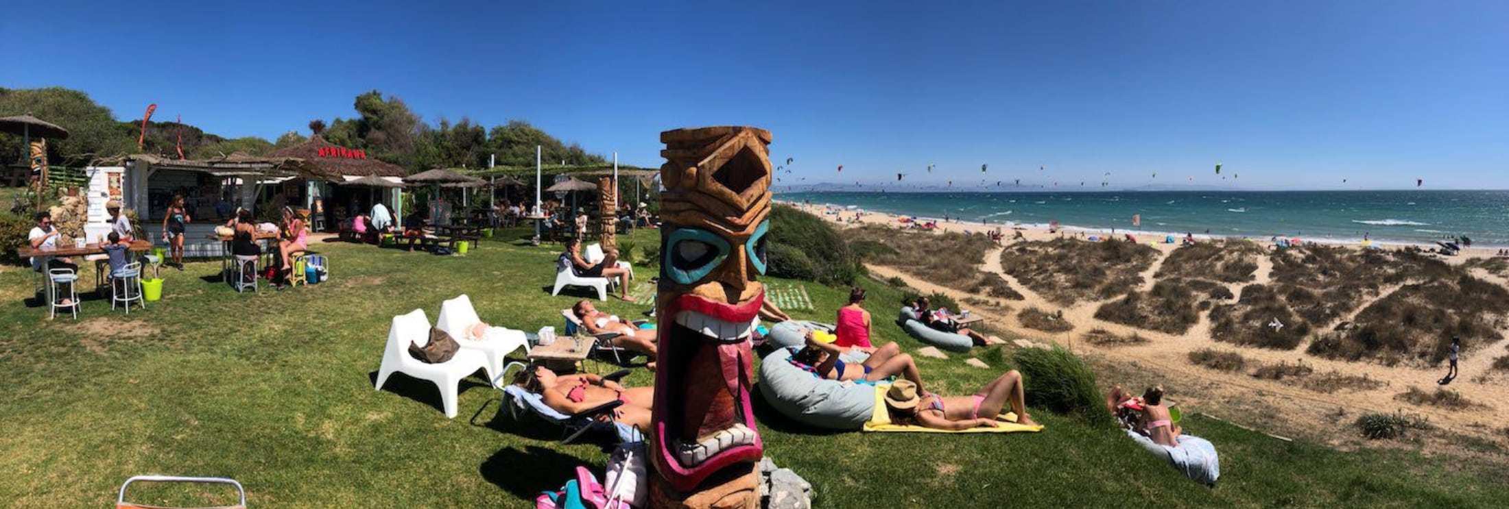 Chiringuito Afrikana con vista al mar y consierto JAM