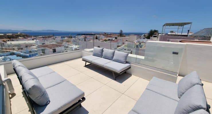 Duppex et terrasse rooftop vue sur le detroit de gibraltar