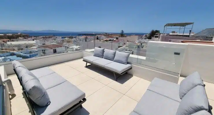 Duppex et terrasse rooftop vue sur le detroit de gibraltar